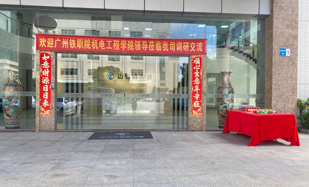 公司动态全自动折盒机_高速套袋机械-后道包装装备生产厂家-老子有钱lzyq88智能装备（深圳）有限公司